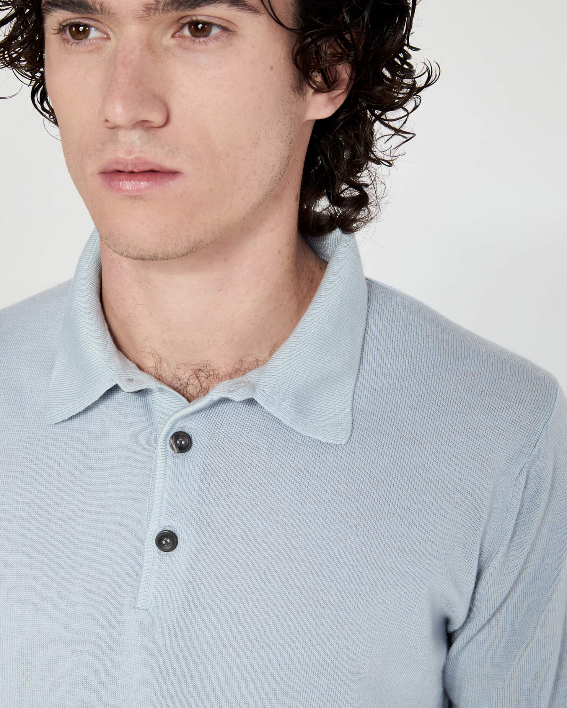 Polo con bottoni  celeste in lana merinos extrafine fade finezza 12
